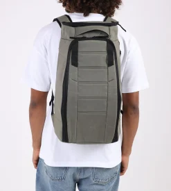 D__b__™ Hugger Backpack 25L Forest Green