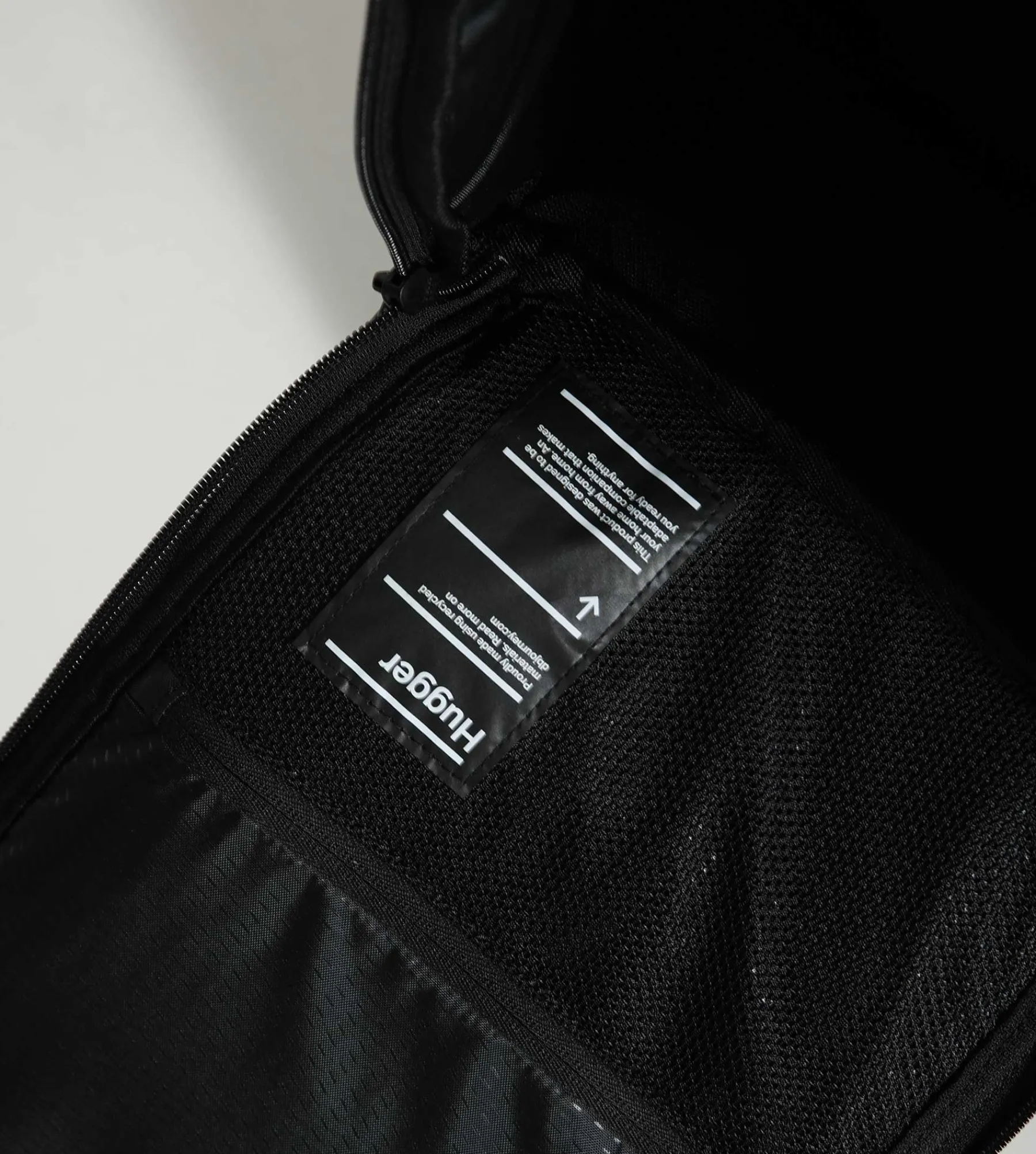 D__b__™ Hugger Backpack 25L Mash Green