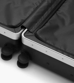 D__b__™ Ramverk Pro Carry-on Silver