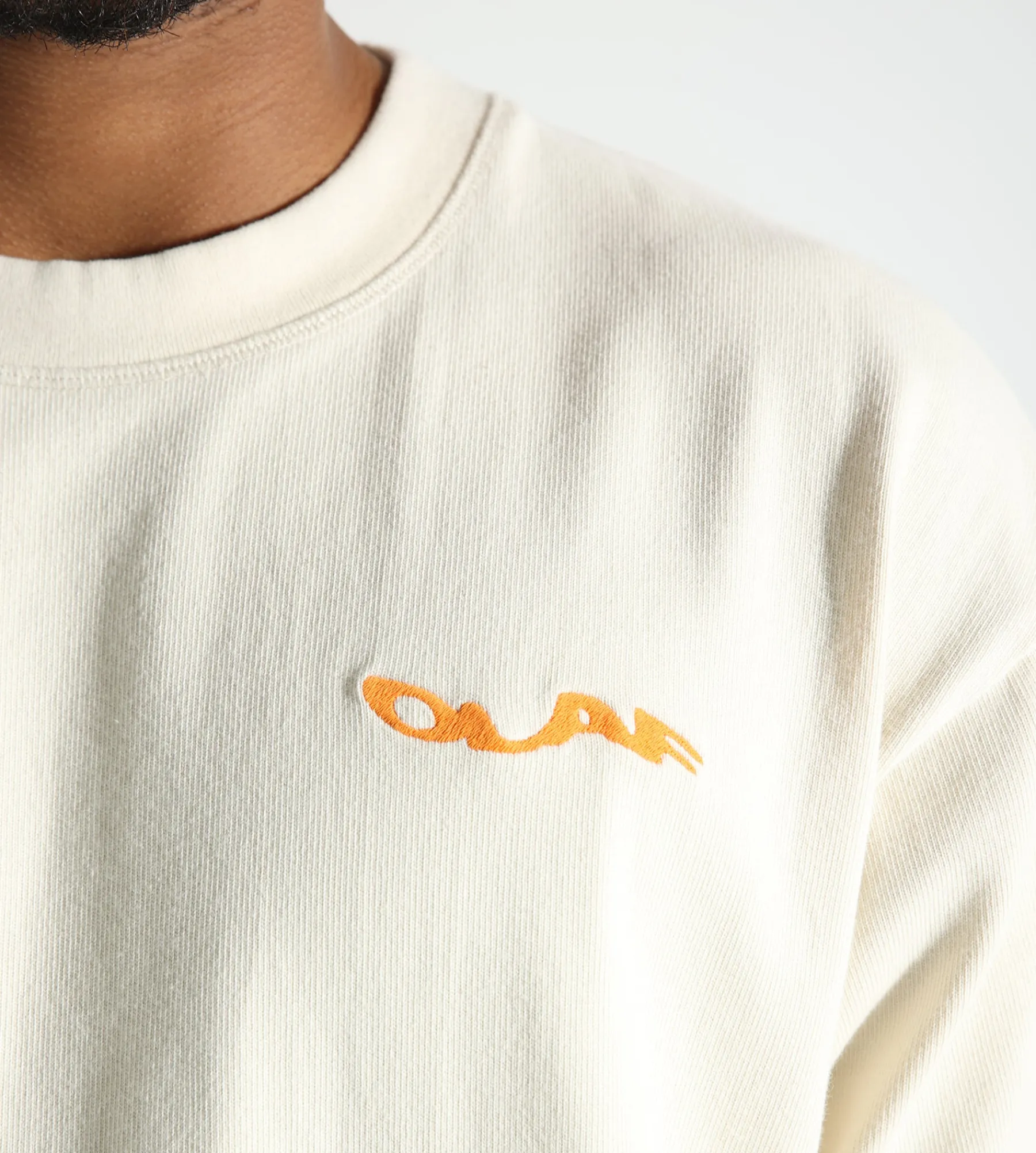 OLAF Wavy Drift Embro Tee Off-White